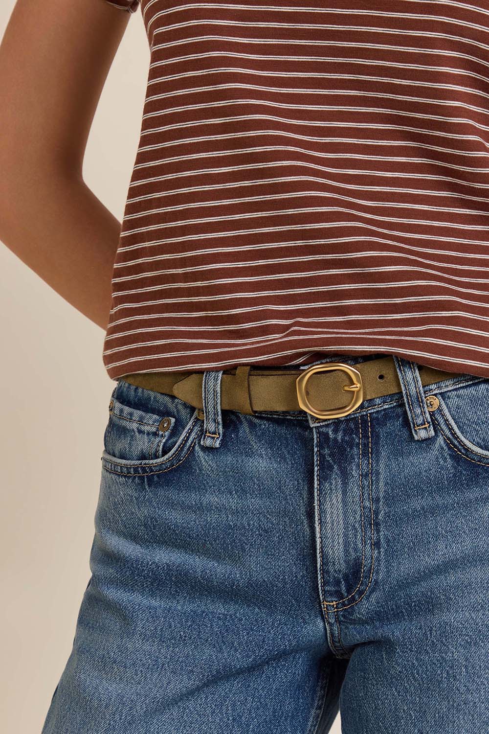 תמונת כל הלוק של חגורה